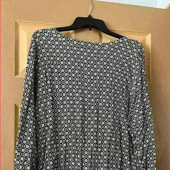 WOMEN blouse​​​​​​​​​​ Size 18​​​​​​​​​​​ - Picture 2 of 7